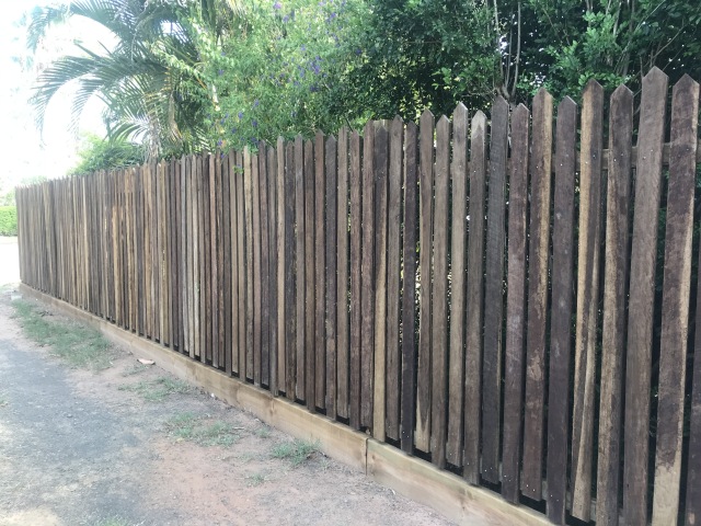Rycan Retaining and Earthworks Custom Hardwood Timber Picket Fence Karana Downs2