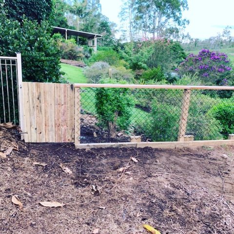 Rycan Retaining and Earthworks-chainlink-fence
